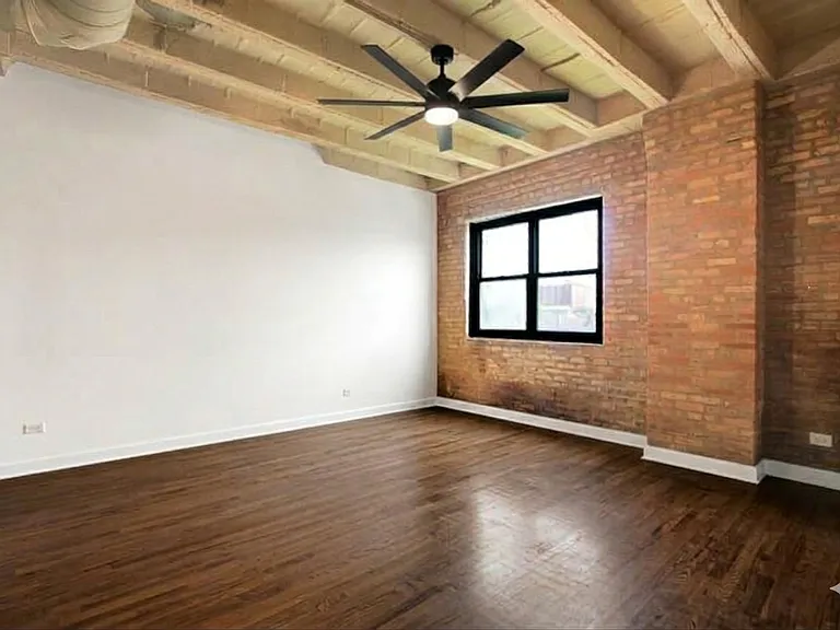 809 E 40th St #4 — Photo 8