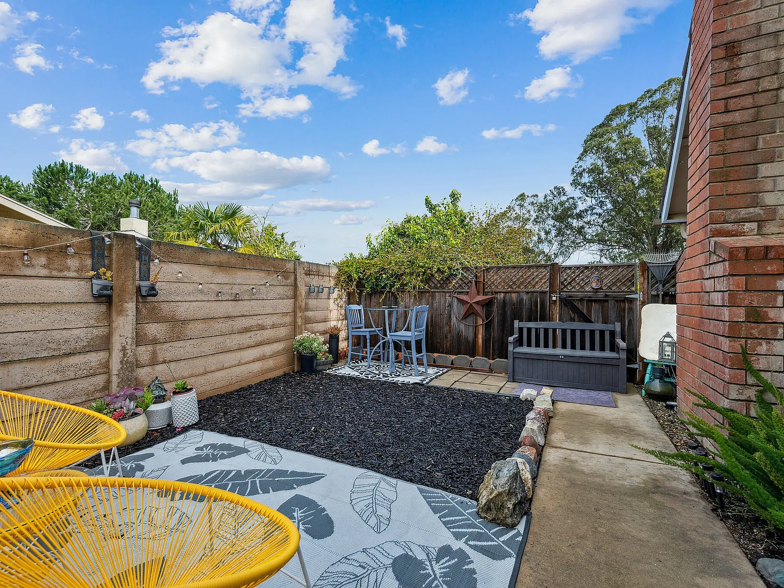 1 bed, 800 sqft, $2,200 — Photo 2