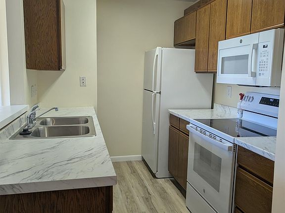3rd image of 5985-8 Meadowcreek Dr #5985-08