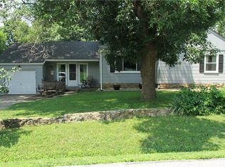 6116 Roger Rd, Shawnee, KS 66203