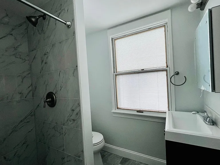 733 Belmont St — Photo 12