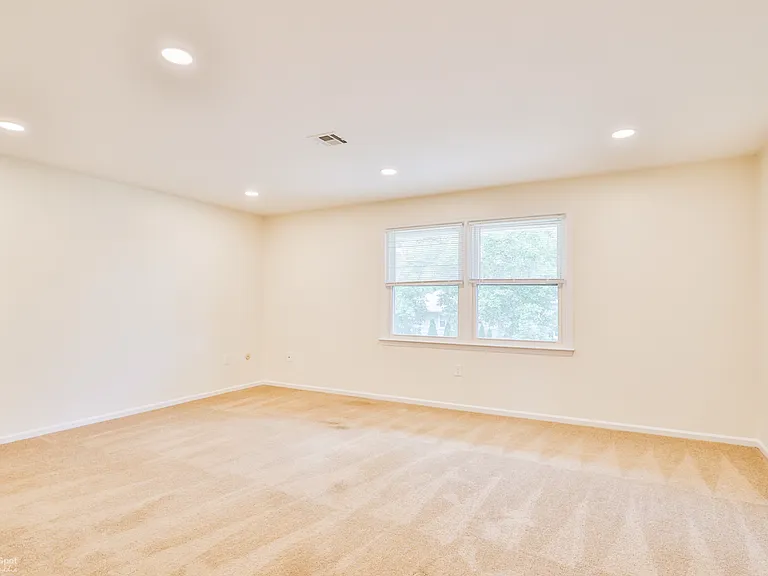2066 Chester Rd #4 — Photo 13
