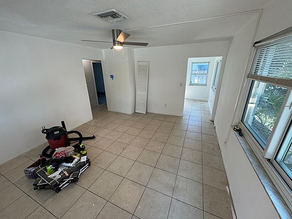 4th image of 814 NW 13th Ave