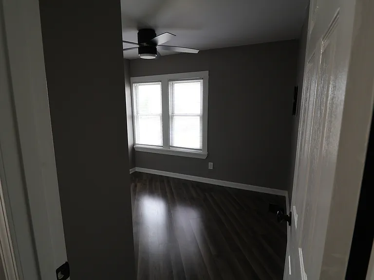 457 Vernon Ave — Photo 3