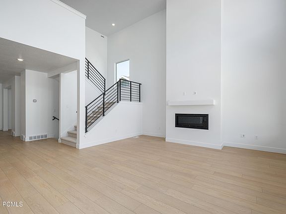 5th image of 2554 N Wildflower Ln