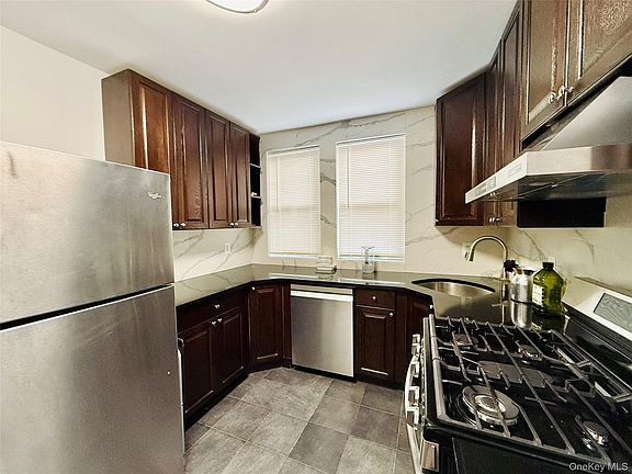 2nd image of 1616 Pilgrim Avenue