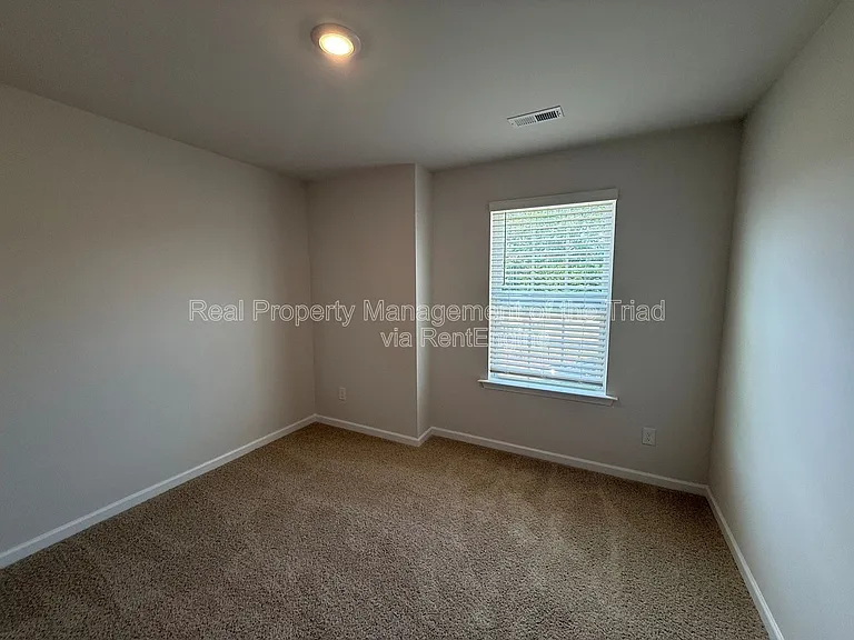 1112 Broholmer Ln — Photo 14