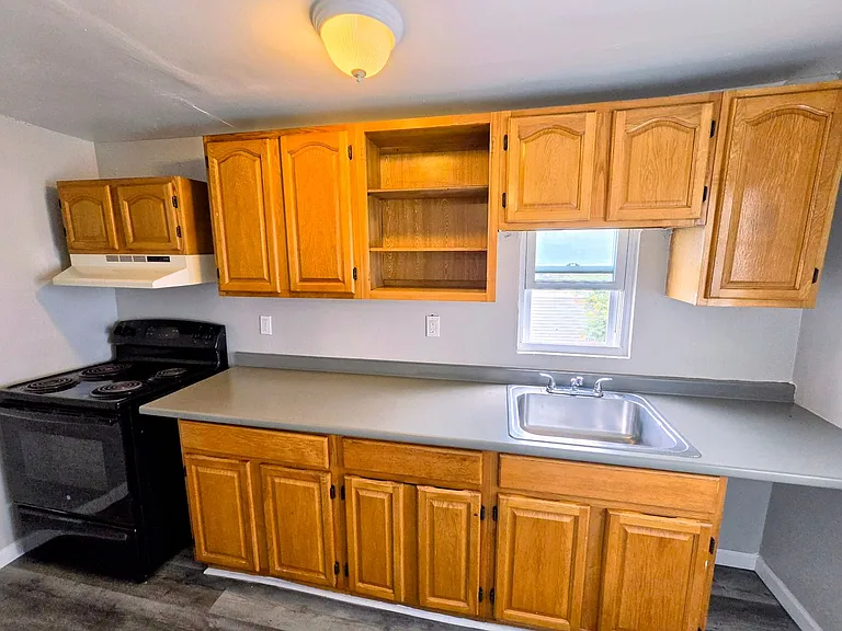 430 W Turner St — Photo 3
