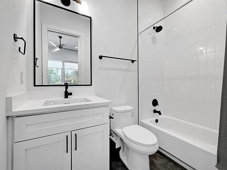2812 E 4th St #2 — Photo 21