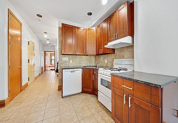 2nd image of 173 15th St APT 1L