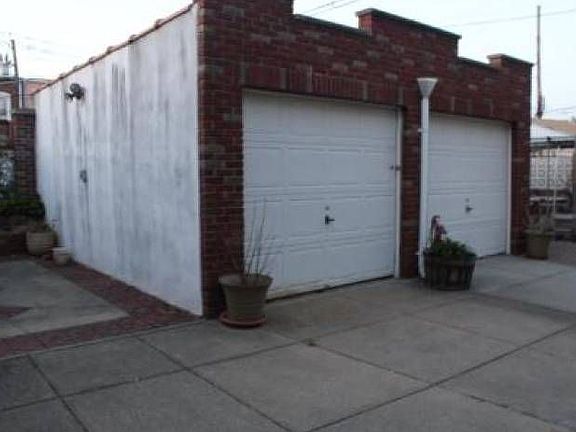 1 Car Garage