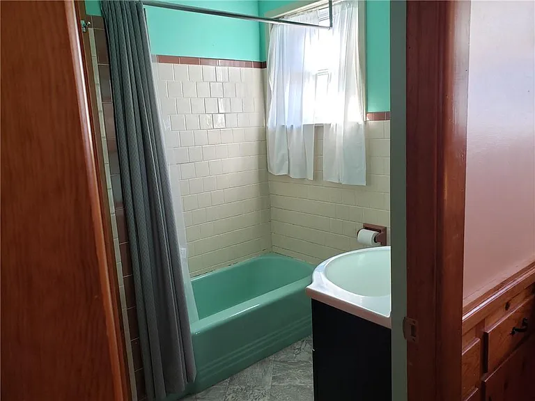 40 E Barrows St #2 — Photo 8