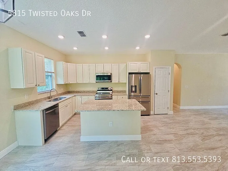 5815 Twisted Oaks Dr — Photo 15