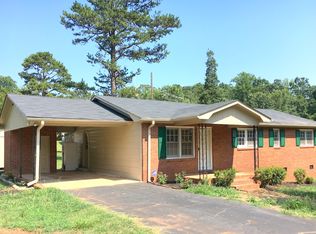 254 Fairhill Dr, Wellford, SC 29385