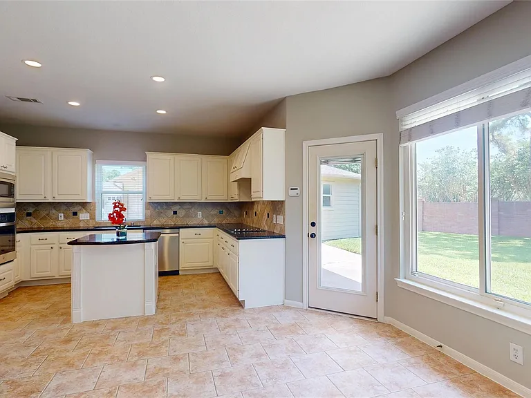 23027 Lodgepoint Dr — Photo 12