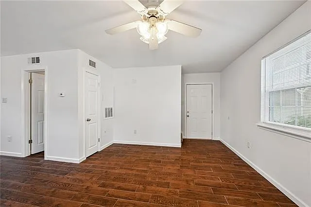 713 Heavens Dr #5 — Photo 2