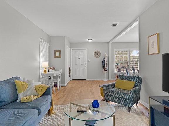 4th image of 2633 W 45th St
