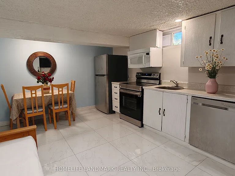 385 Marybay Cres #1 — Photo 4
