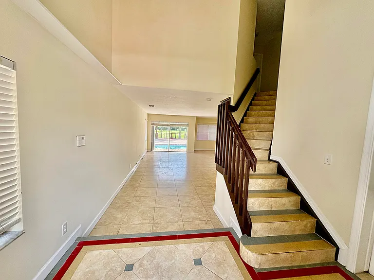 4 SW 82nd Ave — Photo 5