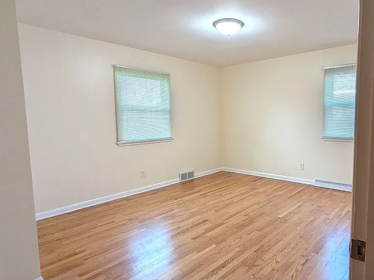 755 Oakmere Pl — Photo 9