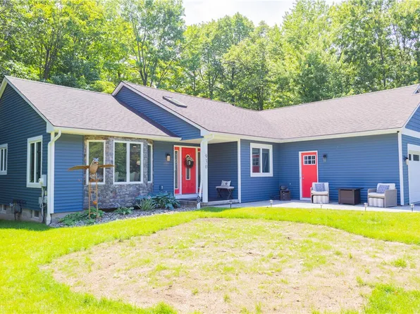 930 Friar Tuck Ln, Webster, NY 14580