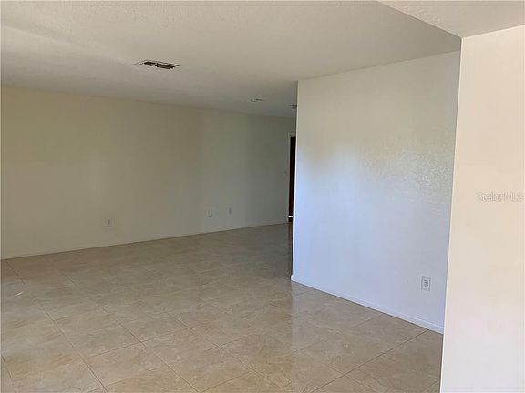 3rd image of 961 Kent Ln