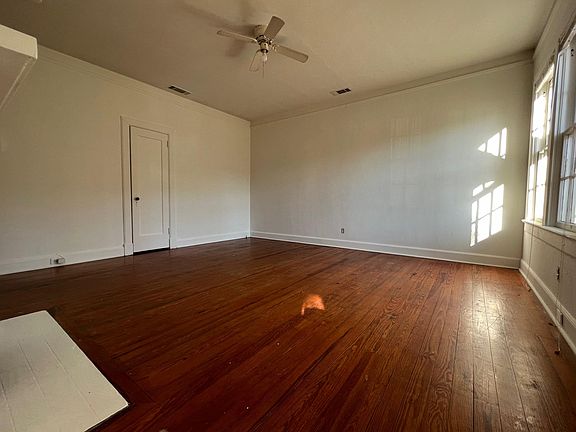 5th image of 8-10 W Cherry St