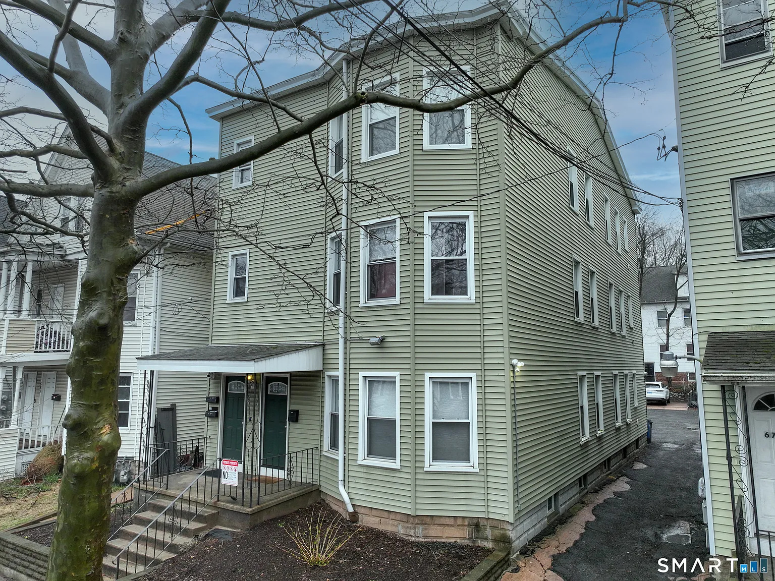 3 bed, 1.0 bath, 3663 sqft, $2,250 — Photo 1