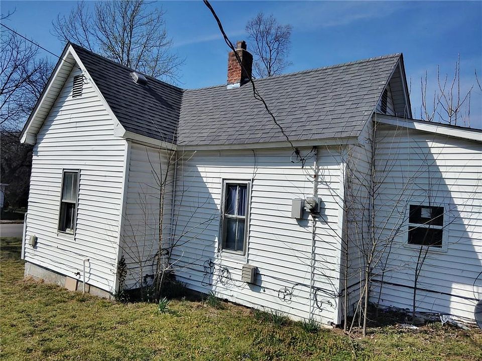 2nd image of 1142 S River St