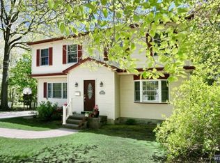 8 Beechwood Rd, Cresskill, NJ 07626