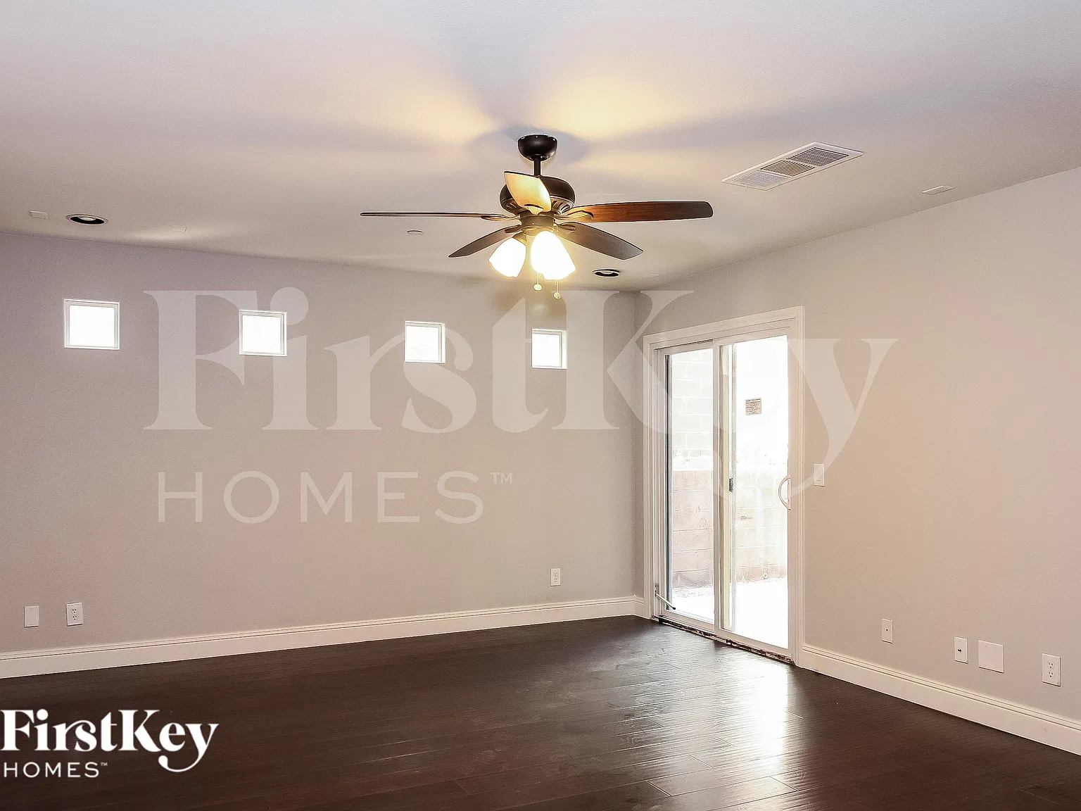 3 bed, 2.5 bath, 2086 sqft, $2,515 — Photo 2