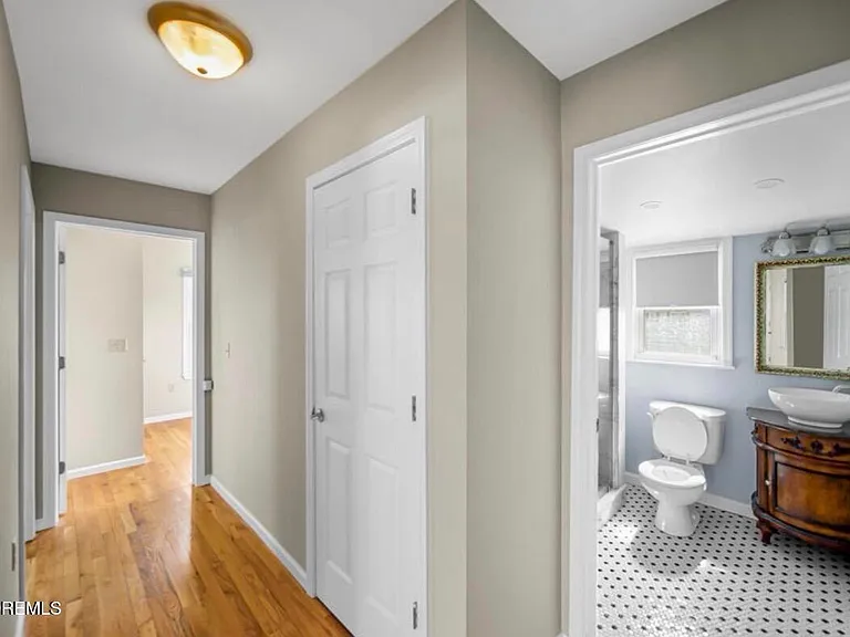 607 McClellan St — Photo 8