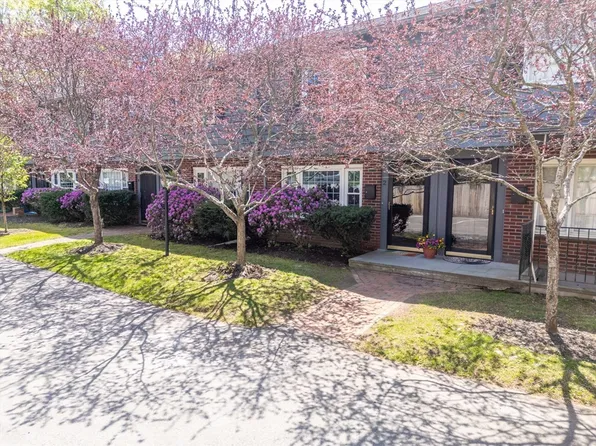 27 Norwood Ave APT 2, Manchester, MA 01944