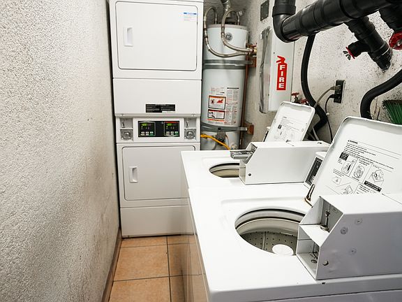 4th image of 4500 Lakewood Blvd #8