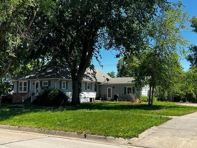 1st image of 742 E 2nd St