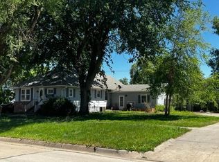 742 E 2nd St, Hastings, NE 68901