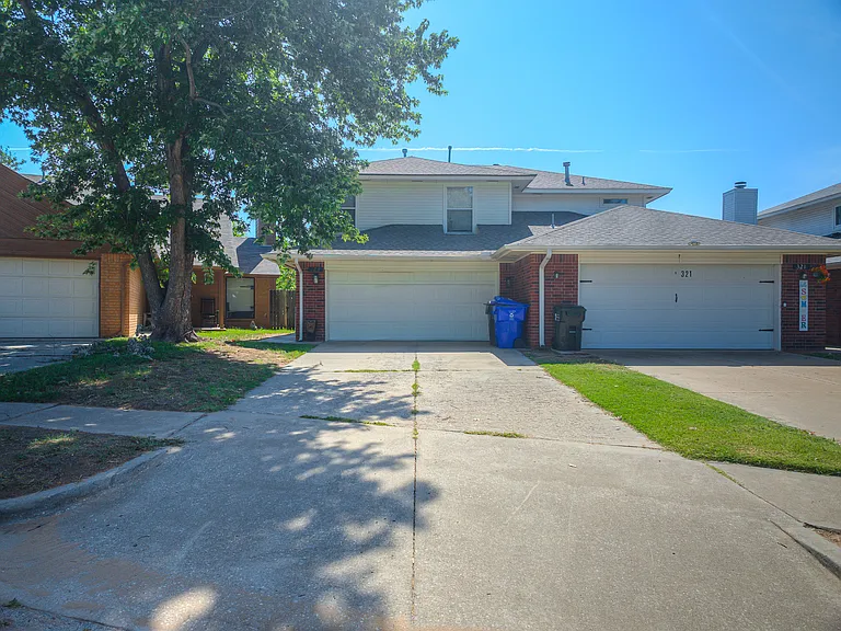 323 Potomac Dr — Photo 2