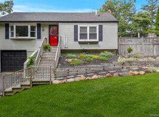 19 Hawthorne Rd, Rocky Point, NY 11778