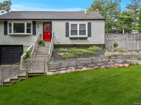 19 Hawthorne Road, Rocky Point, NY 11778
