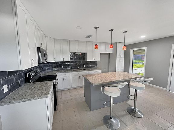 4th image of 4001 Brentwood St #1