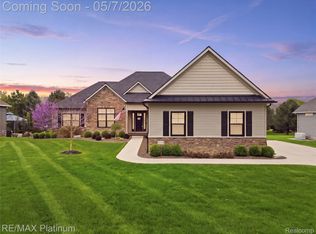 16413 Carrie Ln, Fenton, MI 48430