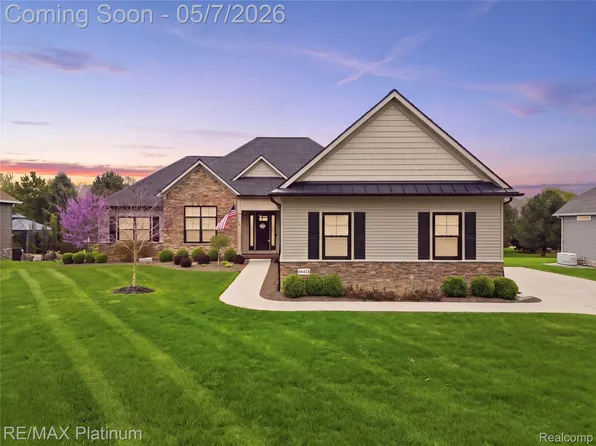 16413 Carrie Ln, Fenton, MI 48430