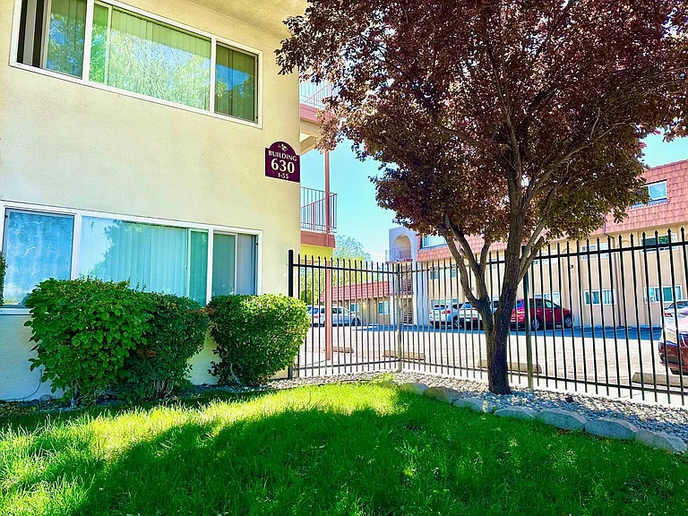 Sherwood Forest Apartments — Photo 42
