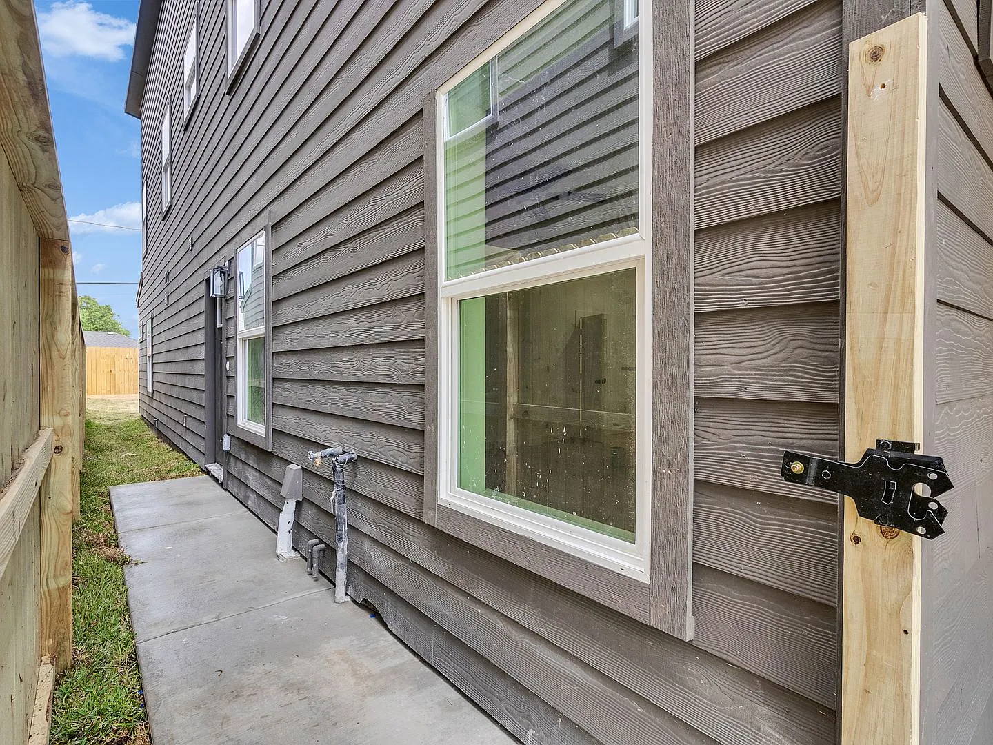 Stunning New 3 Bedroom Duplex Home — Photo 2