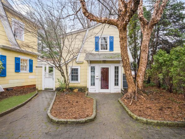 55 Moran Pl #55A