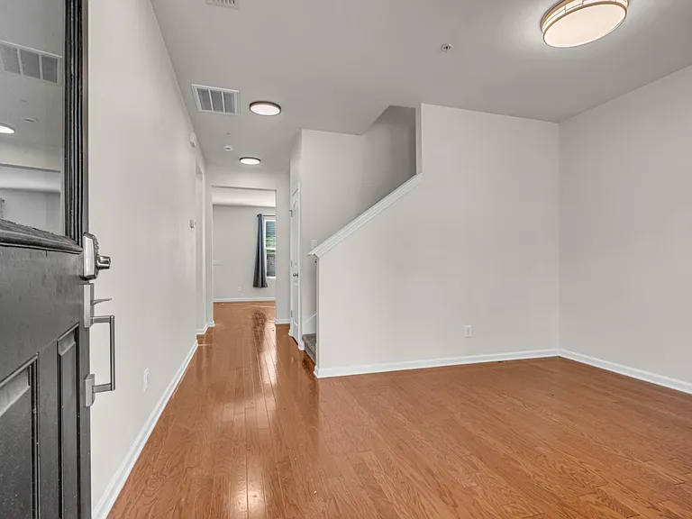 1034 Livingstone Ln — Photo 13