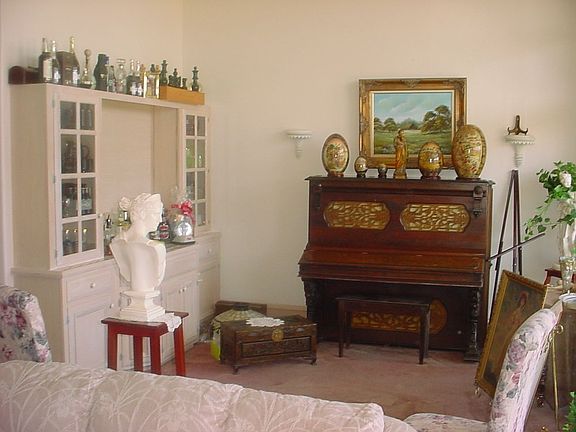 WET BAR AREA