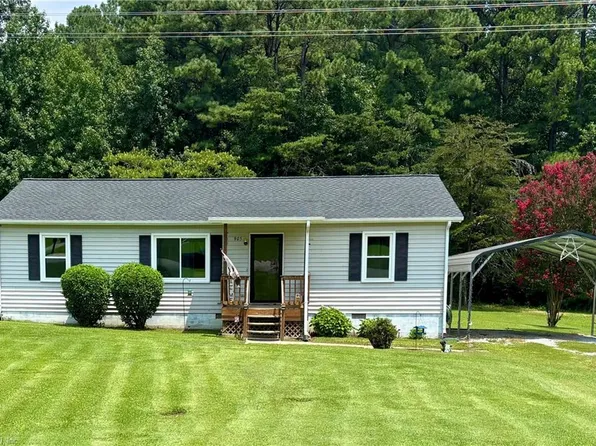 905 Woodland Dr, South Hill, VA 23970