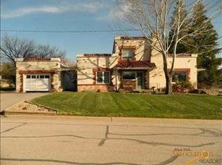 345 Jennings Ave, Hot Springs, SD 57747