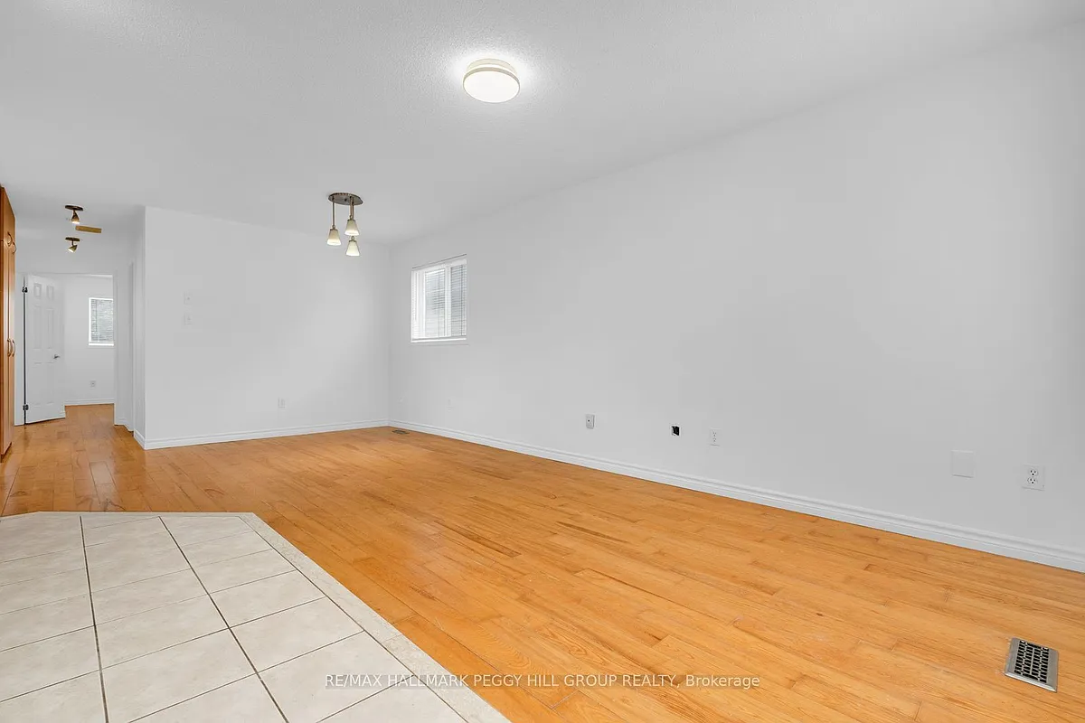 Building Photo - 69 Moir Cres #UPPER